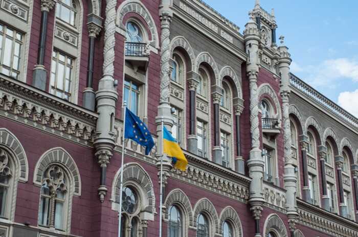 НБУ вимагає від банків повідомляти про ухилення клієнтів від сплати податків