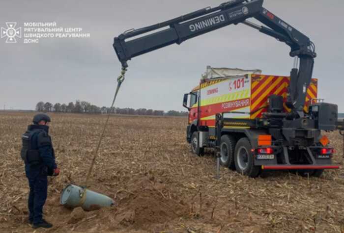 На Київщині знайшли бойову частину ракети Х-101